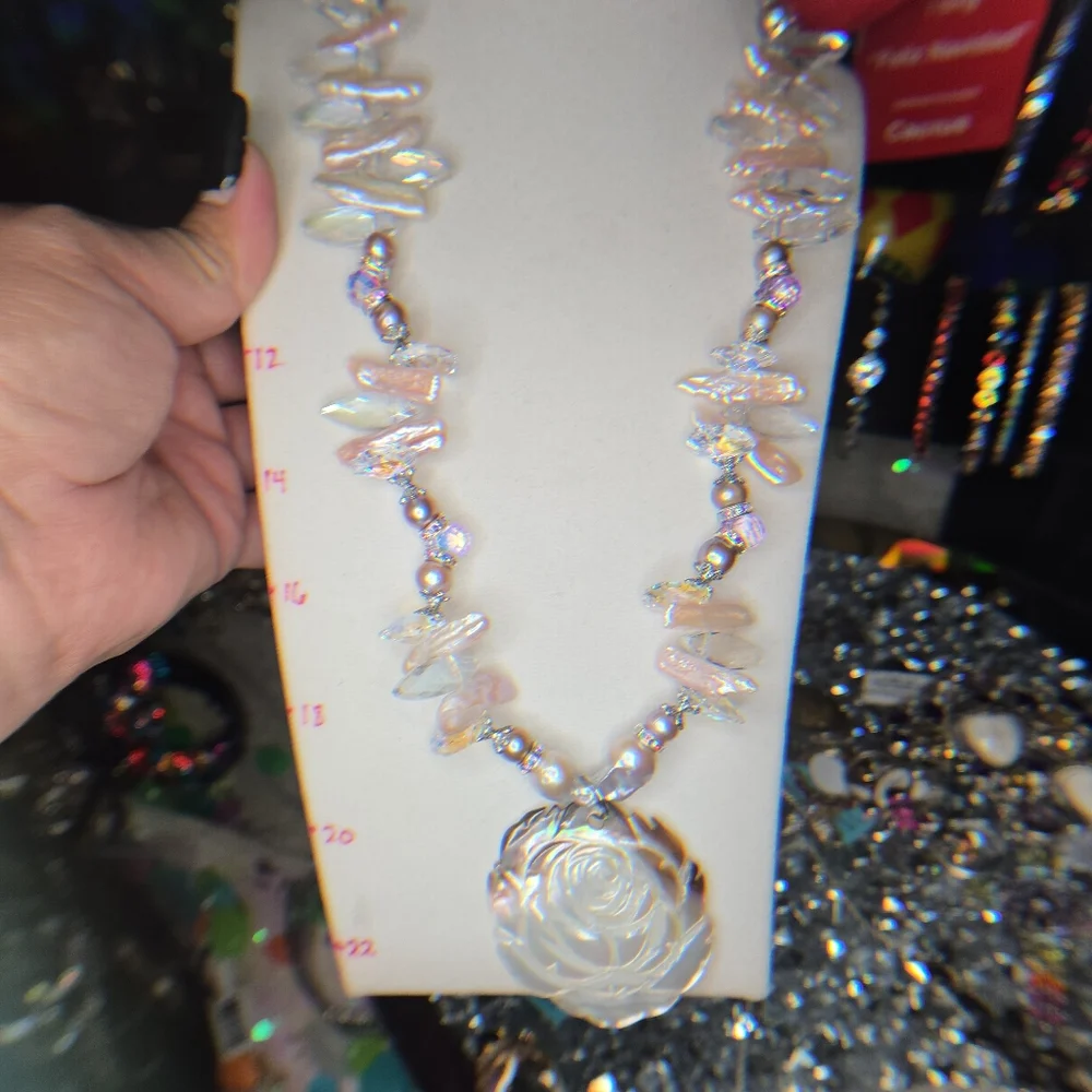 Stunning ARTISAN Freshwater Pearl/Crystal & Carved Mother Of Pearl Rose Necklace - Picture 3 of 14